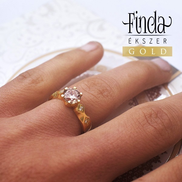 Queen arany gyémánt gyűrű Morganittal Queen arany gyémánt gyűrű Morganittal