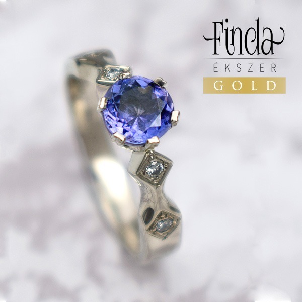 Queen fehérarany gyémánt gyűrű tanzanittal Queen fehérarany gyémánt gyűrű tanzanittal