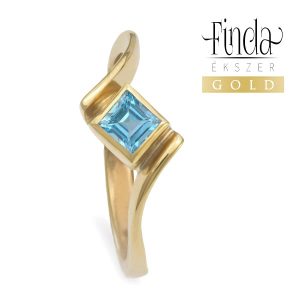 Quadrat sárga arany gyűrű kék topázzal